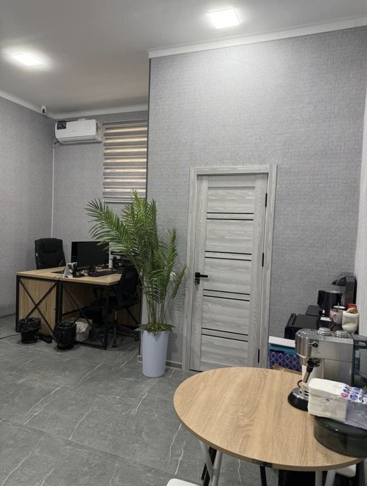 Продам офис 38м2 с новым ремонтом вдоль дороги