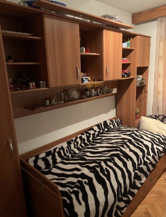 Mobilier lemn masiv cu pat si spatii de depozitare