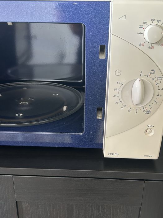 Продам микроволновку. Большой обьем.