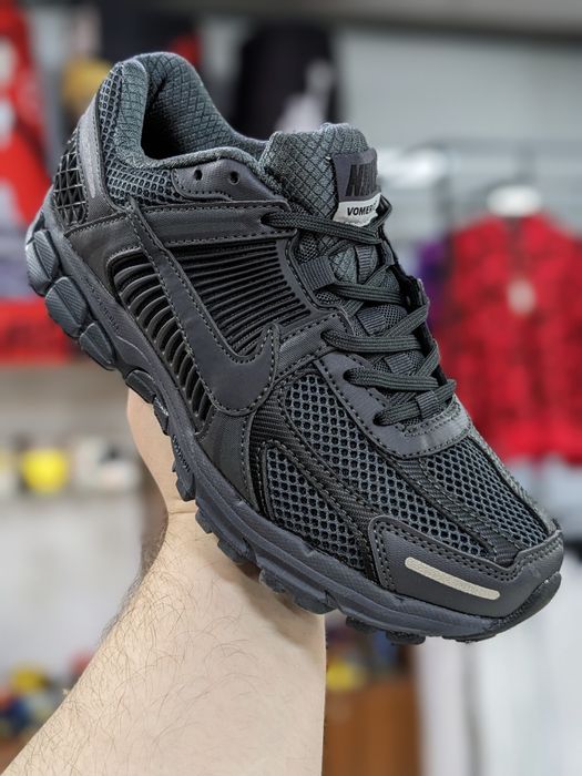 Кроссовки Nike Vomero 5
