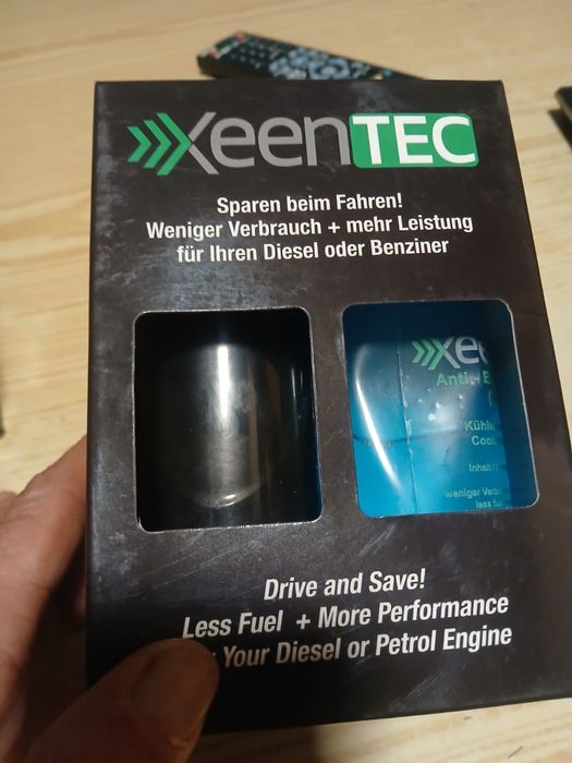 Vand aditivi auto XeenTEC, potrivit pentru motoare benzină și diesel