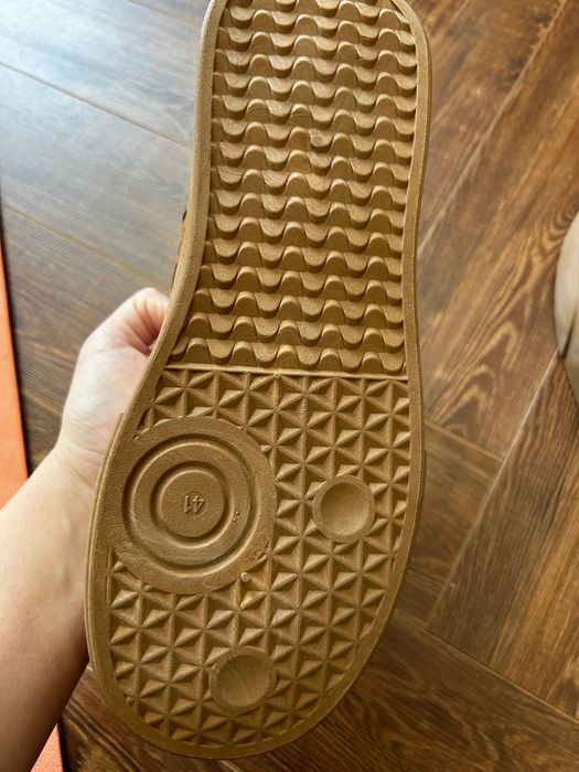 Продам кеды новые