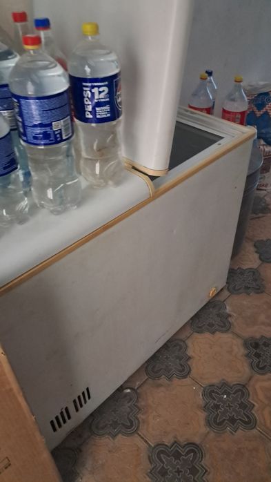 Морозильник хорошем состояниихорошо работает