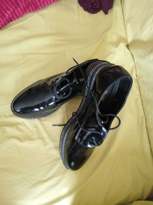 Продавам чисто нови обувки,