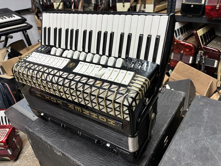 Acordeon Hohner Atlantic IVN deluxe cu 120 de basi