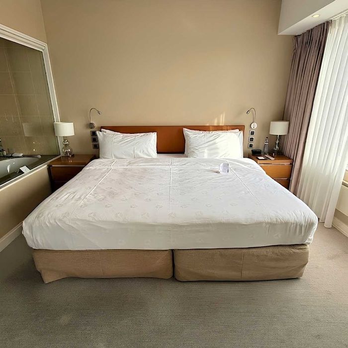 Pat Hotelier Complet – Boxuri + Saltea + Tăblie + Noptiere