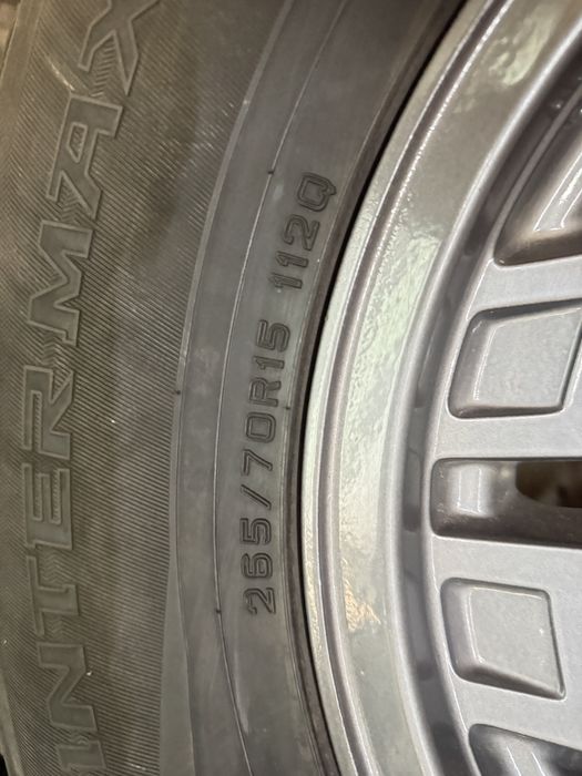 Продам зимние шины с дисками 31’ 265/70/R15