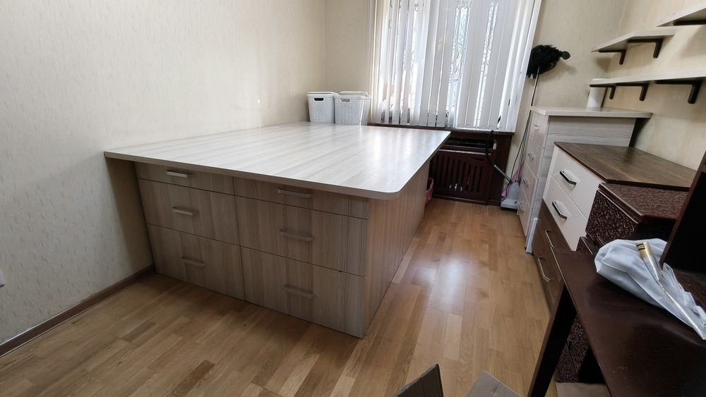 Продаётся кройный стол в отличном состоянии.