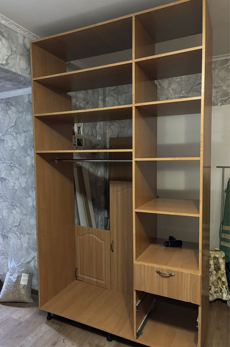 Продам срочно шкаф