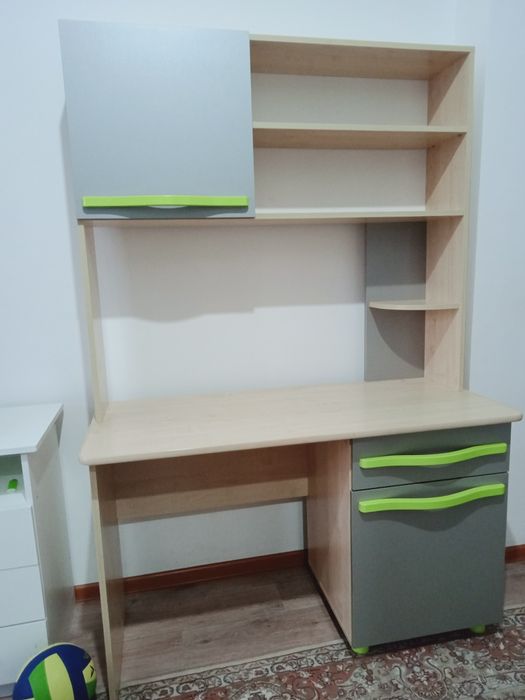 Продам школьный шкаф