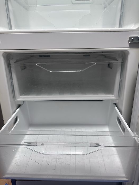 Б/у Indesit серый холодильник