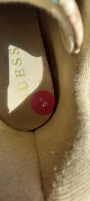 Продавам оригинални Guess обувки /сникърси /36 номер