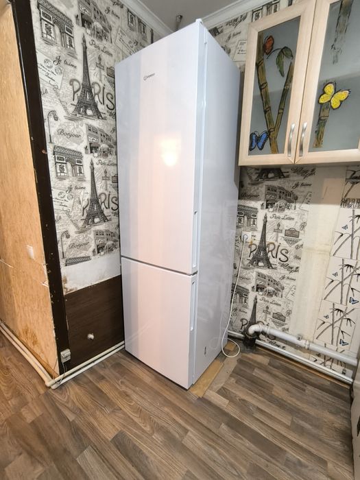 Холодильник Индезит продам