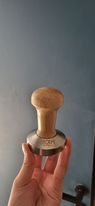 Темпер storm почти новая