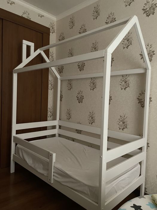 Кроватка домик 160*80