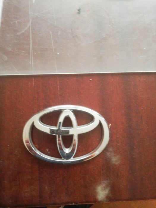 Продам оригинальные шильдики Тойота Эстима.