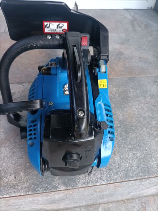 Drujba pentru o mînă,pe benzina