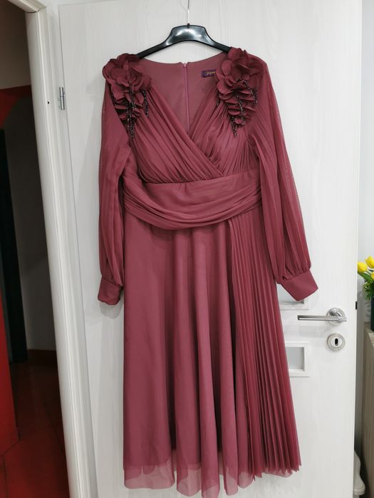 Vând rochie de ocazie.