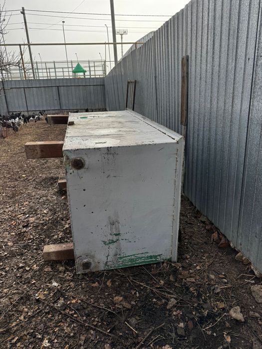 Продам стеллажи. И бак