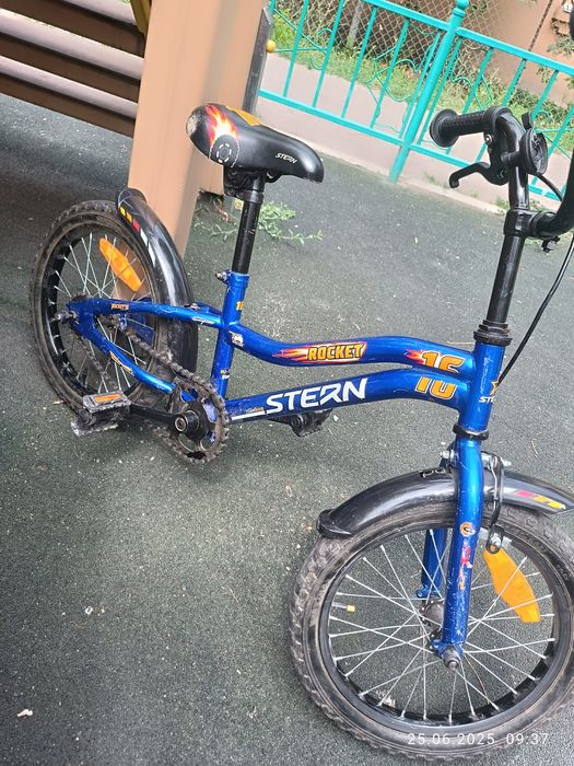 Велосипед детский синий на 6-7л