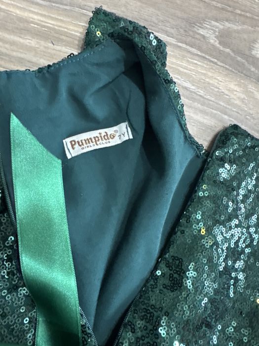 Красивое зеленое платье елочка