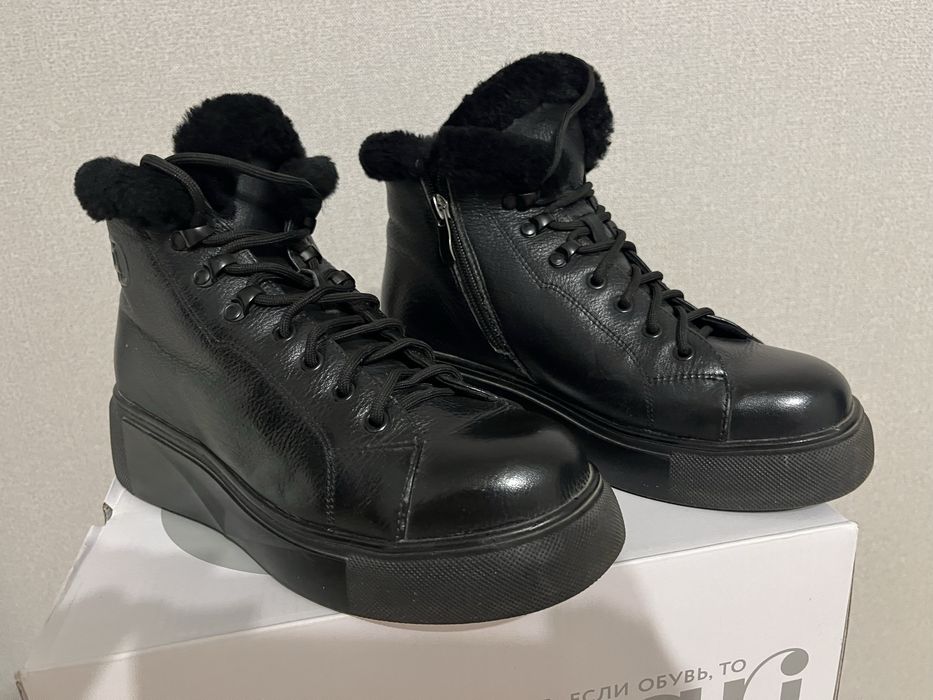 Продам женскую обувь