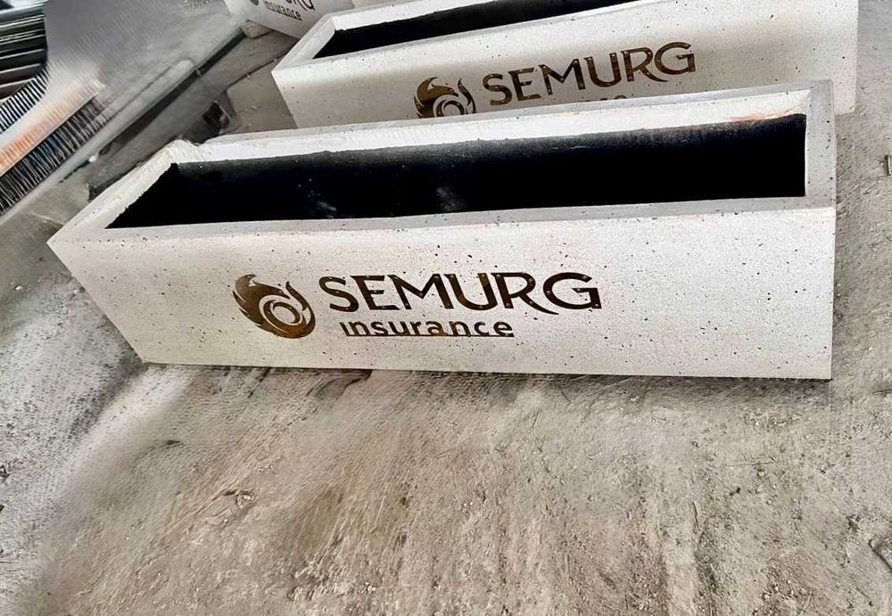 Мраморные кашпо, бетонные горшки для цветов, cкамейки и урны