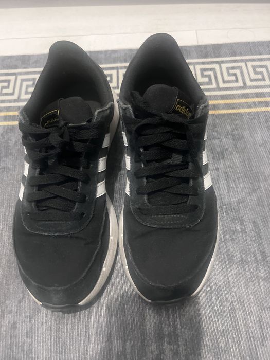 Кроссовки адилас