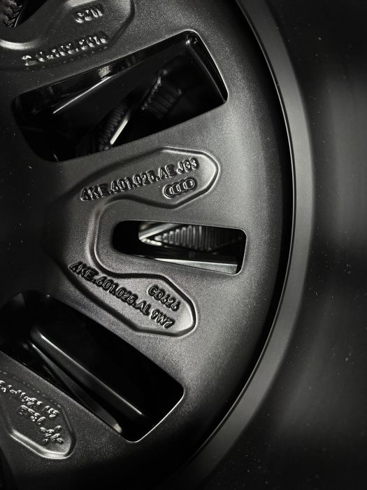 Jante Audi Q8 Etron R21 Originale RS Negru Lucios Bridgestone de vara