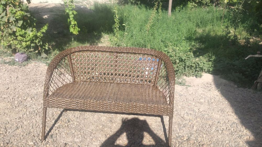 Продаётся стол стулья ротанг отличное состояние