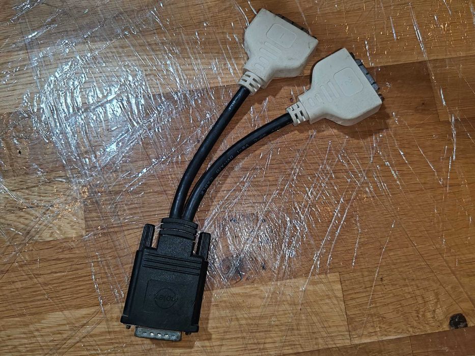 Adaptor DMS59 la 2xVGA sau DMS59 la 2xDVI