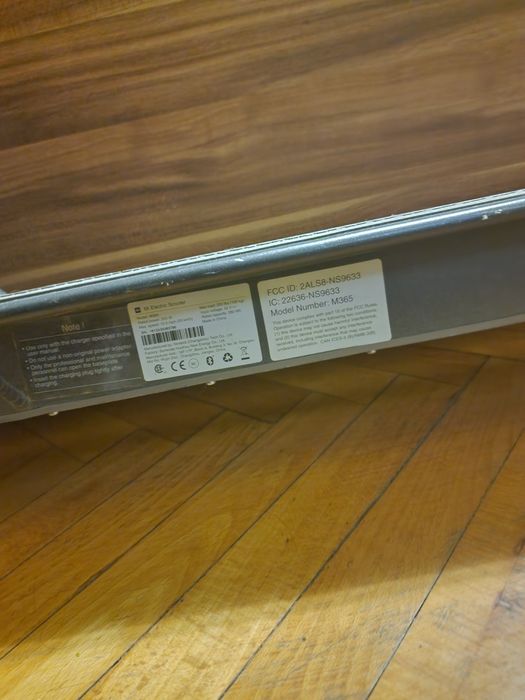 Xiaomi Mi M365 тротинетка с малък проблем.