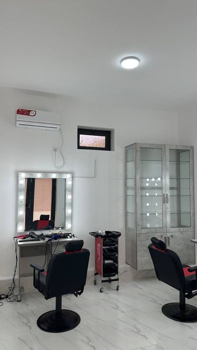 парикмахерское кресло зеркало