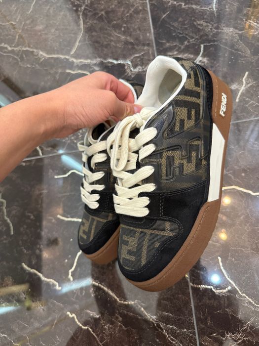 кроссовки от FENDI