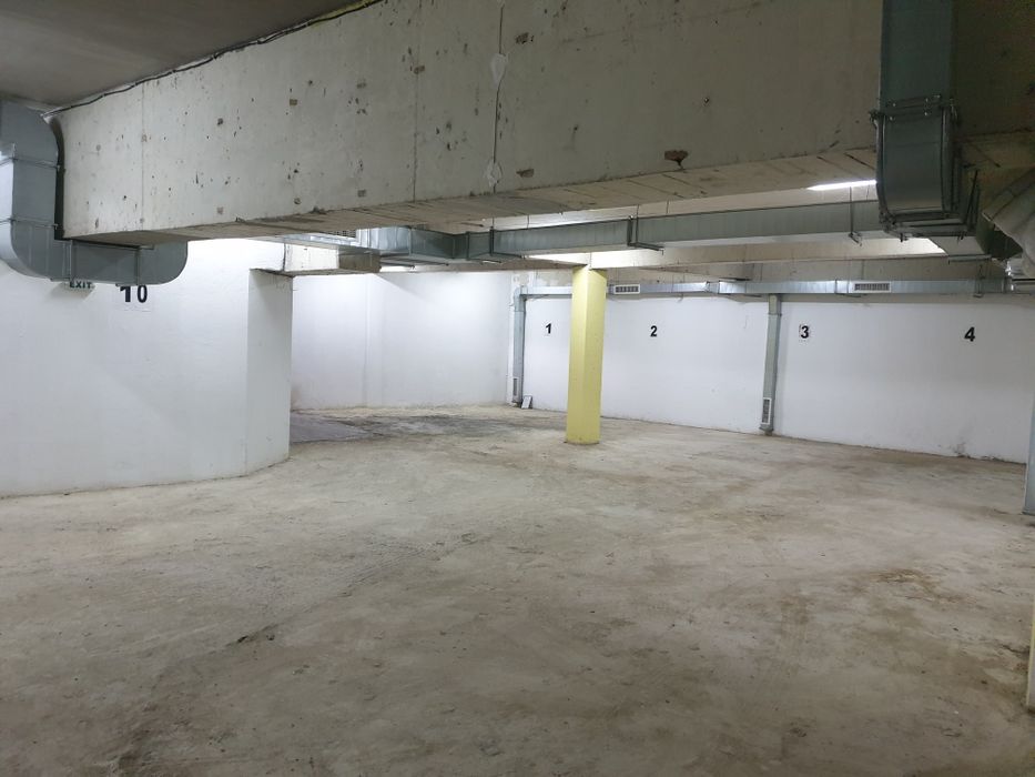 Продава се под земен паркинг