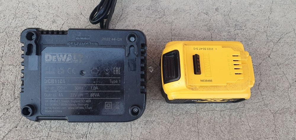 Incarcator și baterie dewalt. 5.AH.18 v.