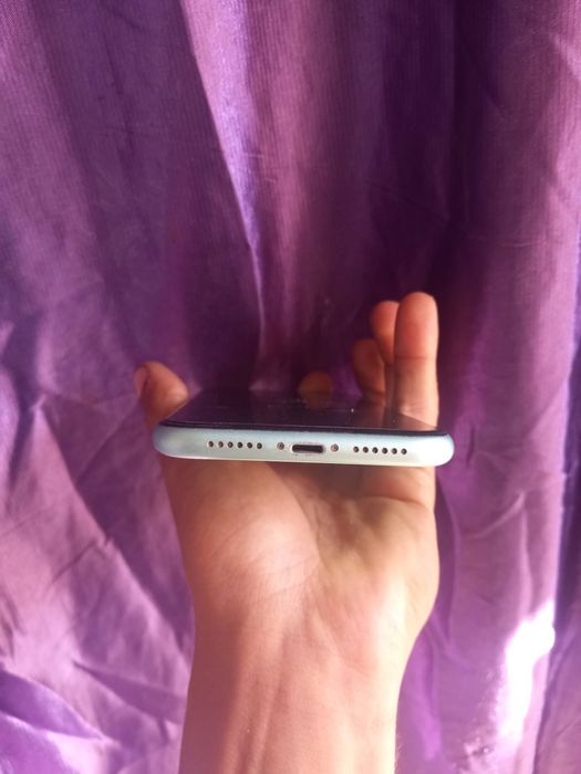 Iphone 11 albastru deschis
