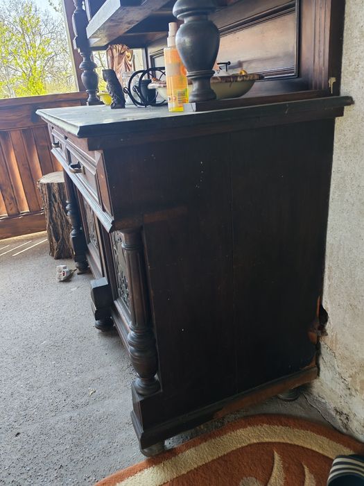 Mobila veche în stare buna cu mici defecte