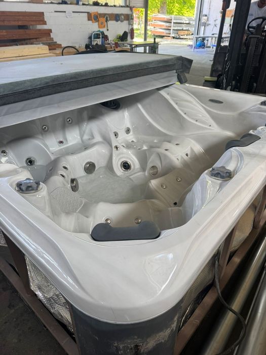 piscina jacuzzi ca nou