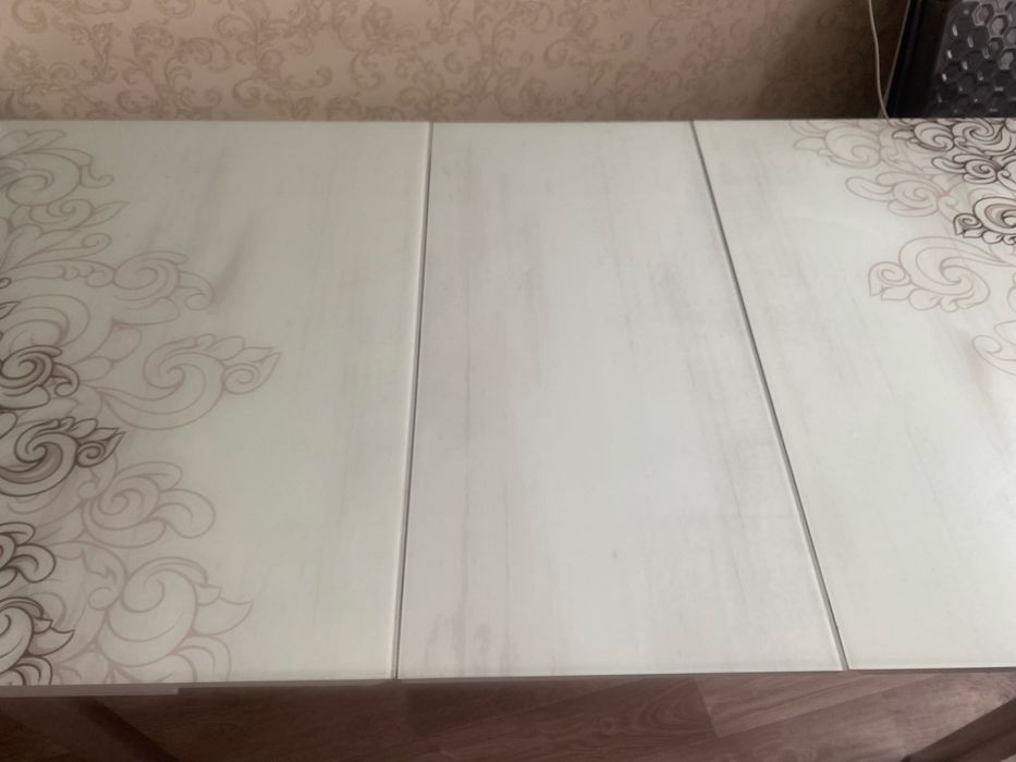 Стол и стулья