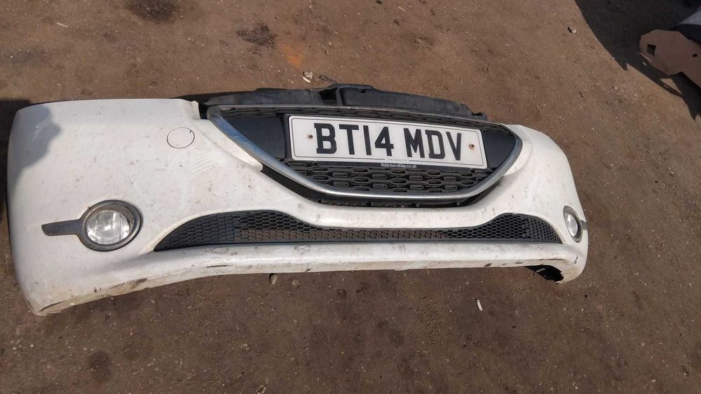 Bara fata Peugeot 208 an 2014