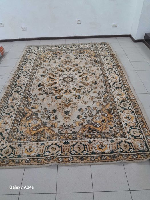 Кілемдер сатылады. Продаются ковры