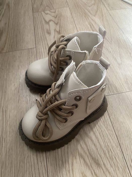 Продам детские сапоги весна