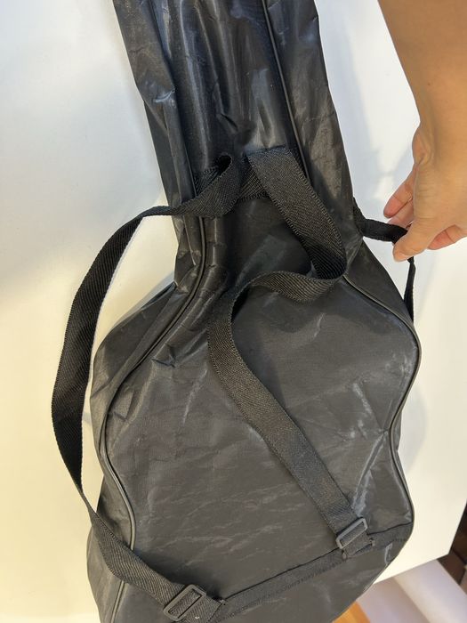 Гитара с шестью эликсир струнами