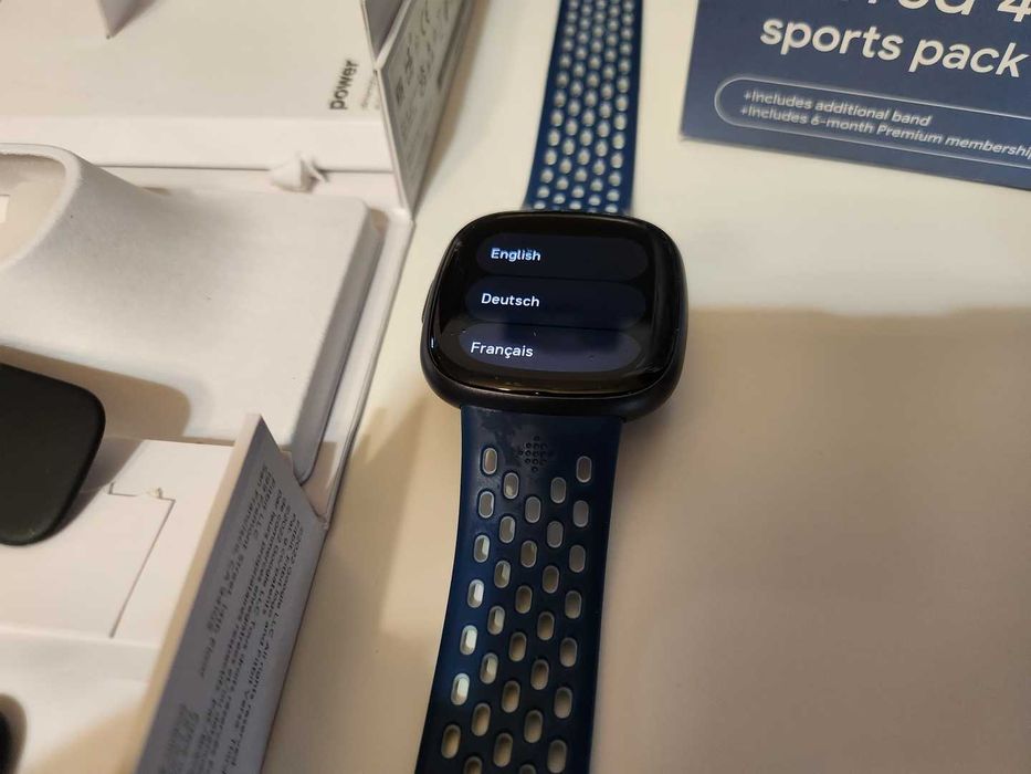 Fitbit Versa 4 с кутия, гаранция и 2 каишки