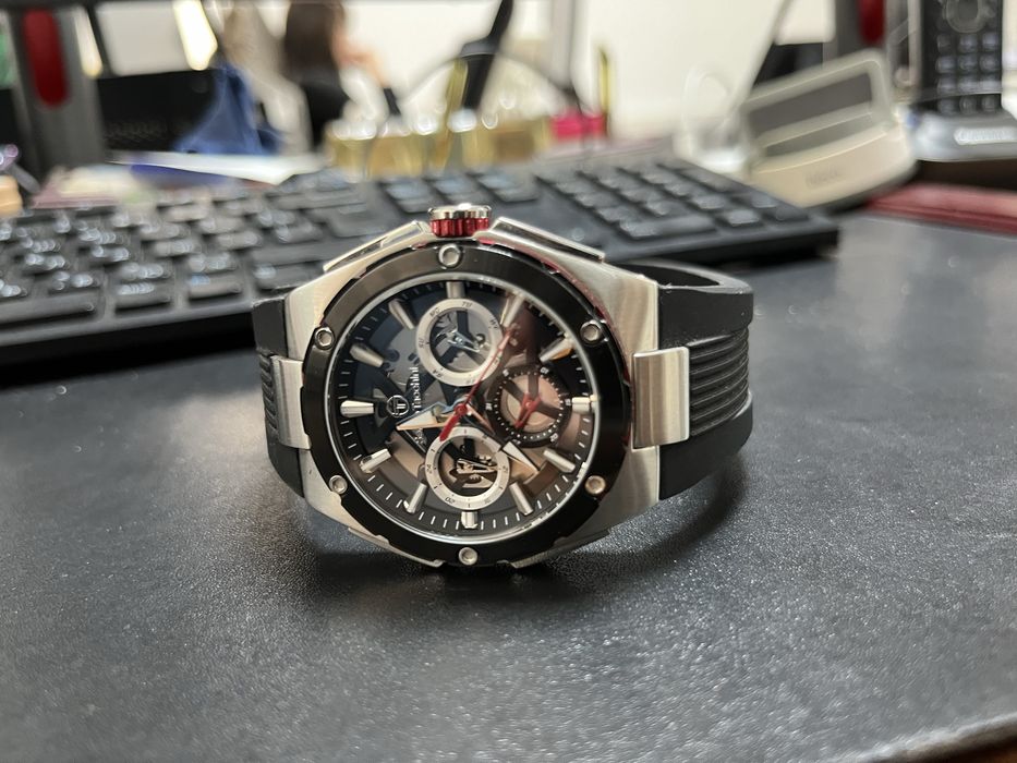 Продам часы SergioTacchini