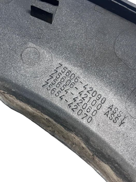 Bandou Aripa Stanga Spate Toyota Rav 4 Ii _A2_ 2000 - 2005 75606-42090