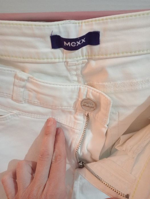 Белые брюки из плотной хб  28-29