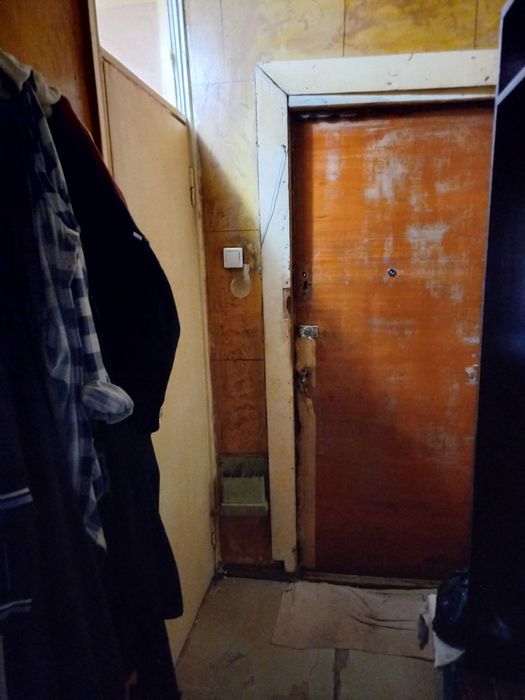 *2 комн. Балкон 1,5х6. Срочно