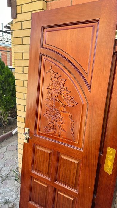 Двери из натурального дерева